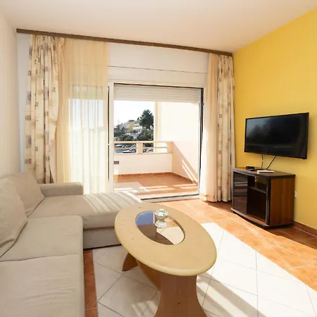 Awesome In Okrug Gornji Appartement Trogir