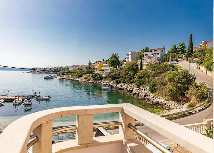 Apartment Awesome In Okrug Gornji Trogir