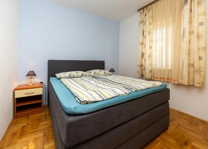 Awesome In Okrug Gornji *