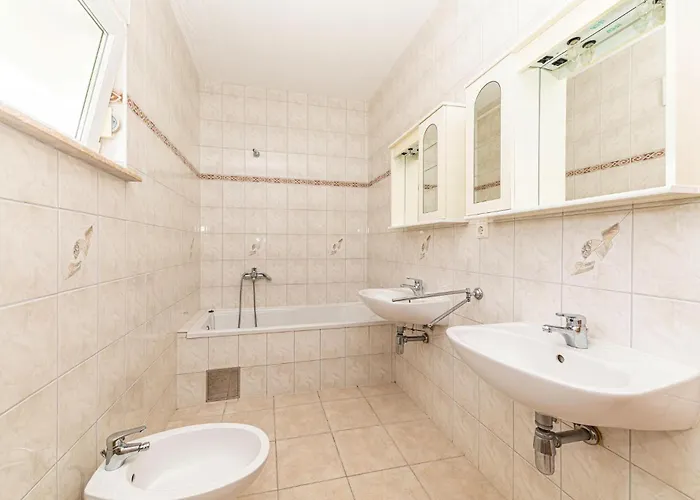 Apartment Awesome In Okrug Gornji *