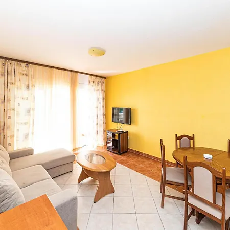 Apartment Awesome In Okrug Gornji Trogir