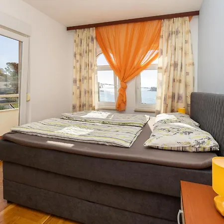 2 Bedroom Stunning In Okrug Gornji