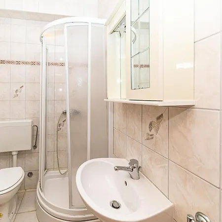 2 Bedroom Stunning In Okrug Gornji Lägenhet *