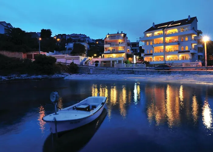 Awesome In Okrug Gornji 아파트 *