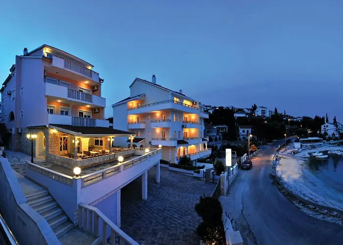 Awesome In Okrug Gornji 아파트 *