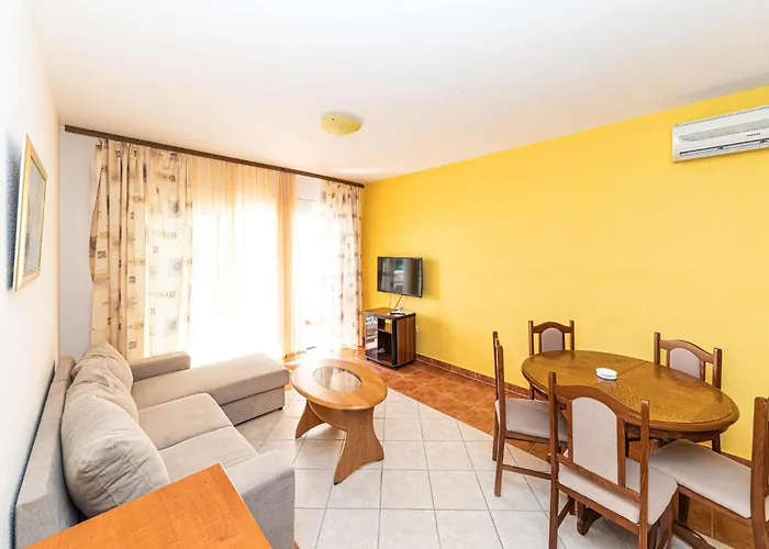 아파트 Awesome In Okrug Gornji 트로기르